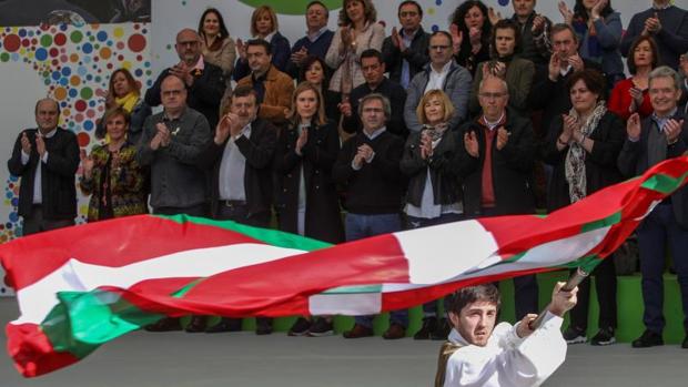 Dirigentes del PNV durante la celebración, ayer, del "Aberri Eguna" en Bilbao